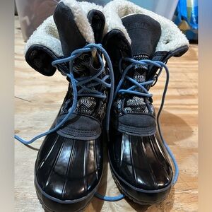 Khombu Black and Blue Winter Boots